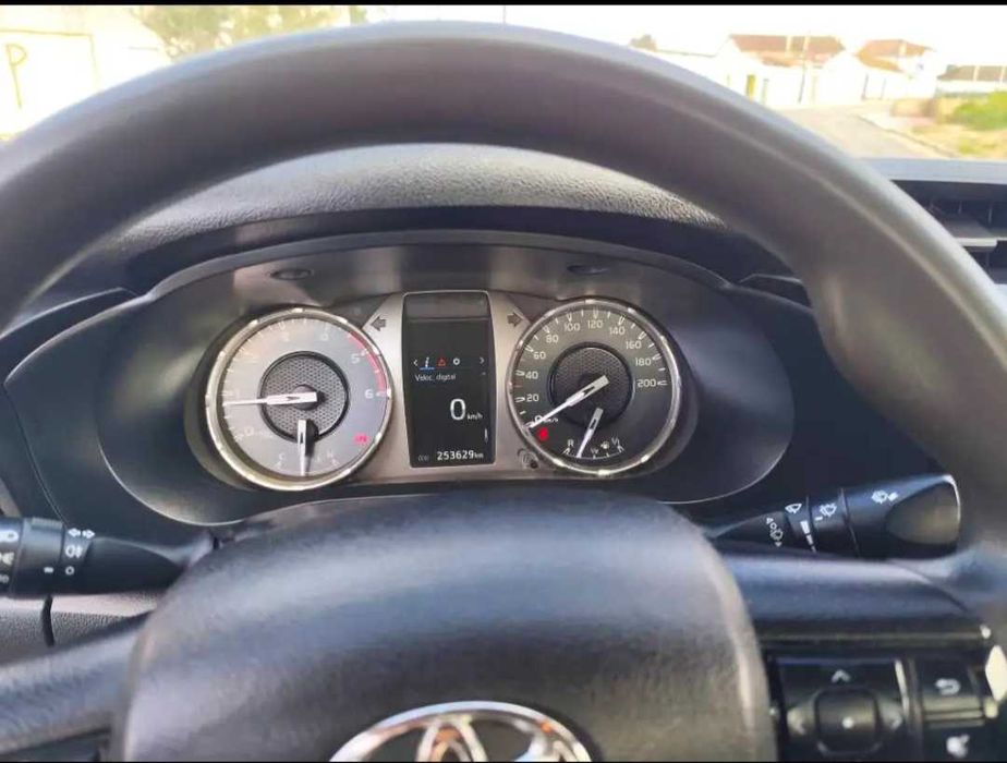 Toyota Hilux 4×4 2.4 D-4D