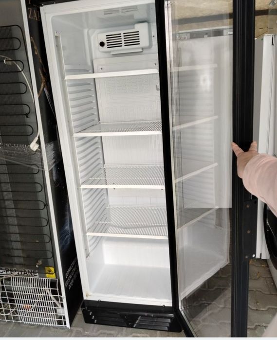 Chłodnia przeszklona z oświetleniem LED