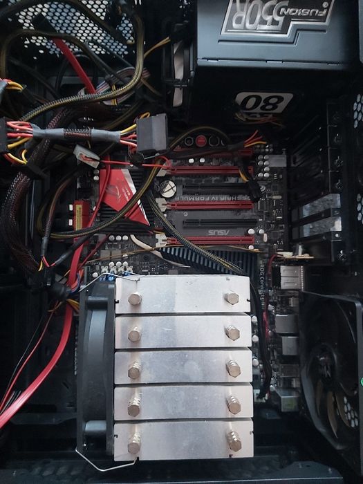 Phenom ii x6 1090t+Asus Crosshair Formula IV+12GB DDR3+550W