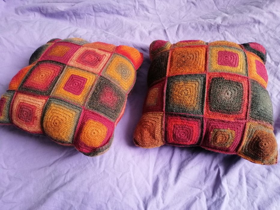 Подушки вязаные диванные