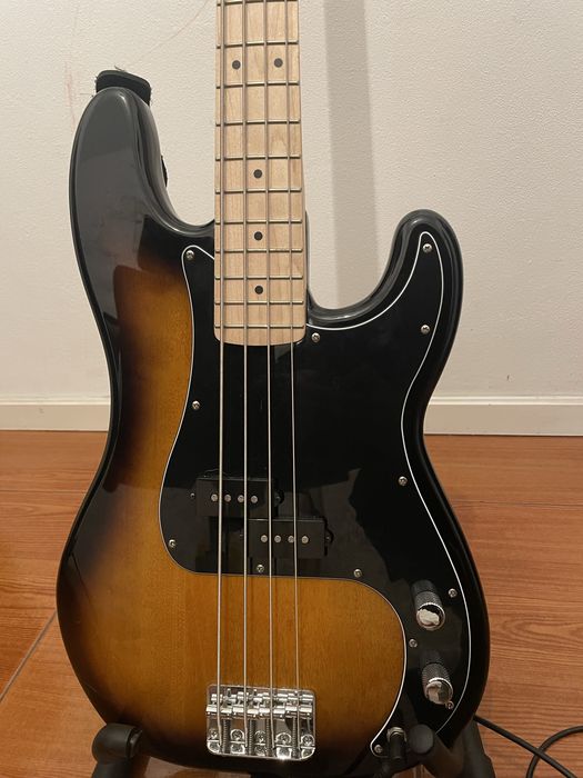 Baixo Squier By Fender Precision Bass
