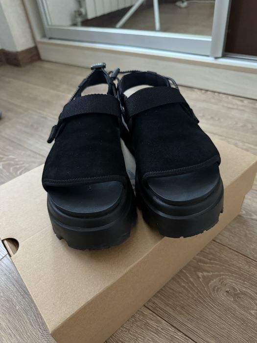 Босоніжки, сандалі на високій підошві Ugg