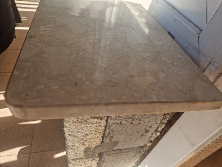 Parapet z konglomeratu marmurowy