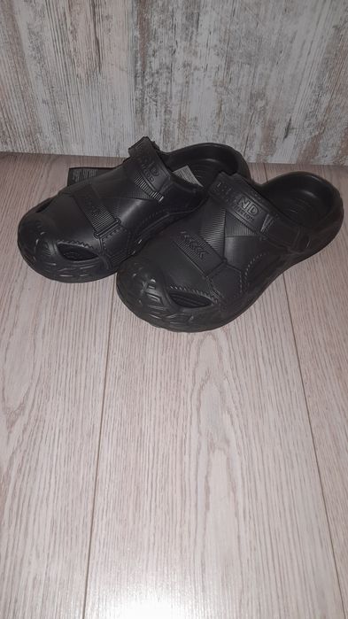 Klapki Crocsy męskie.