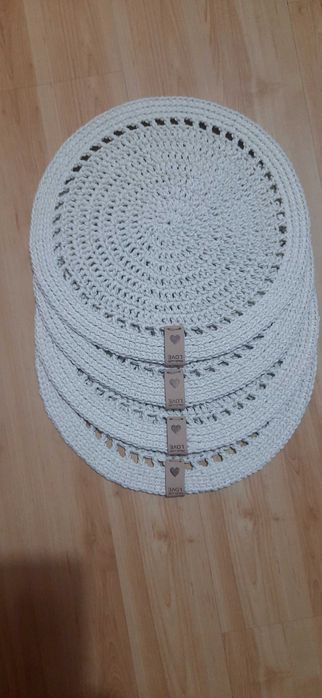 Komplet podkładek szydełkowych