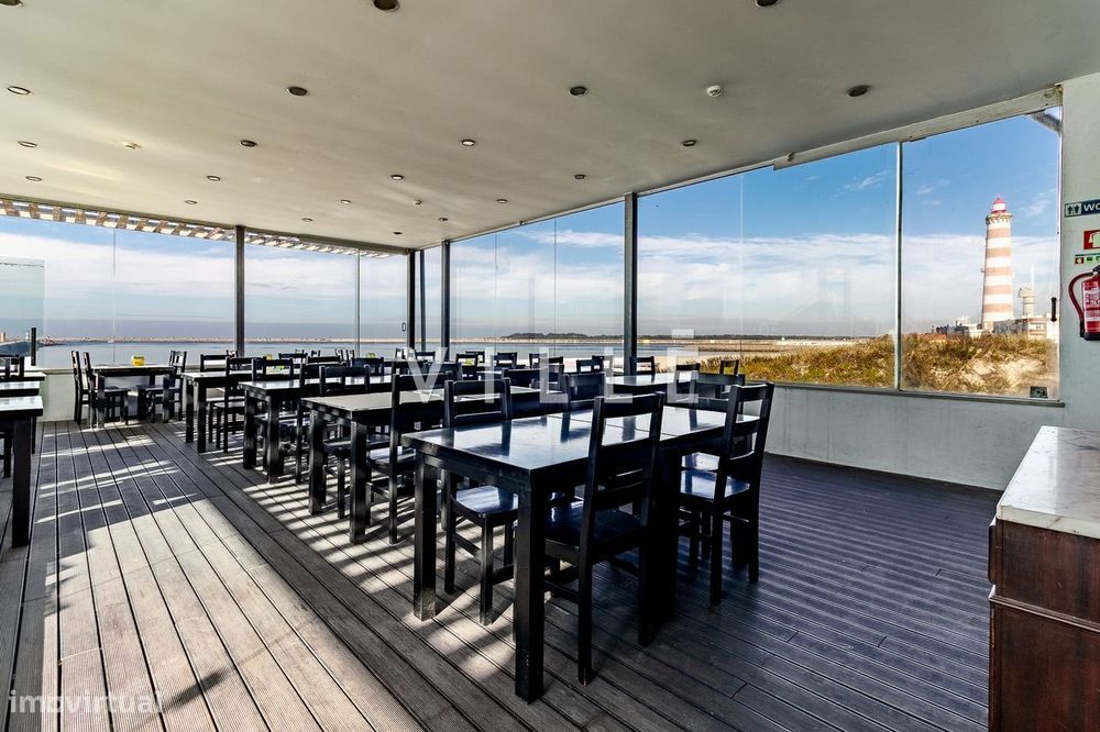 Restaurante Bar icónico na Praia da Barra
