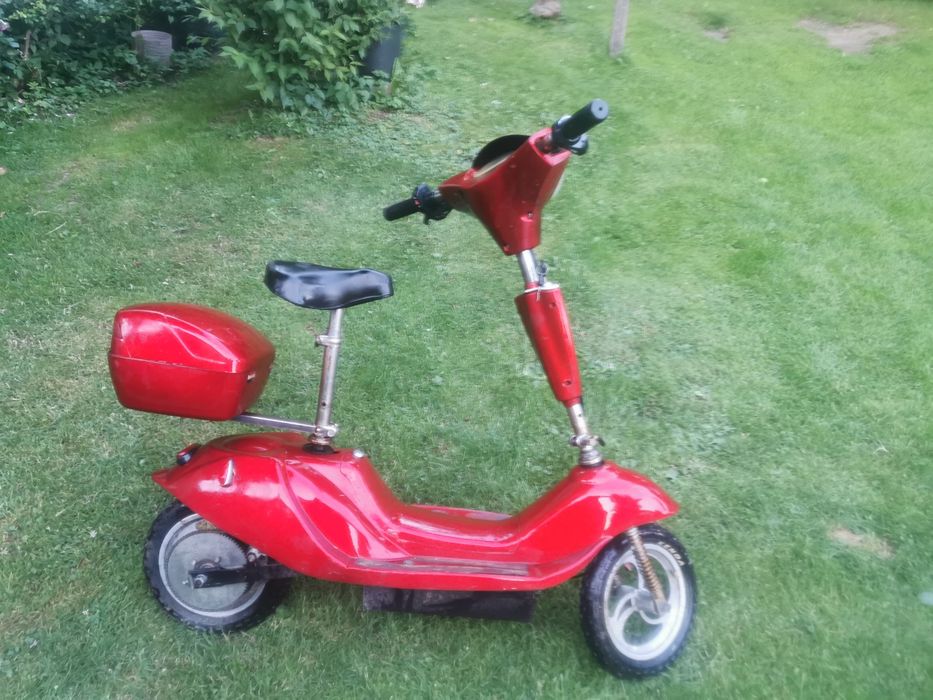 Mini skuter elektryczny