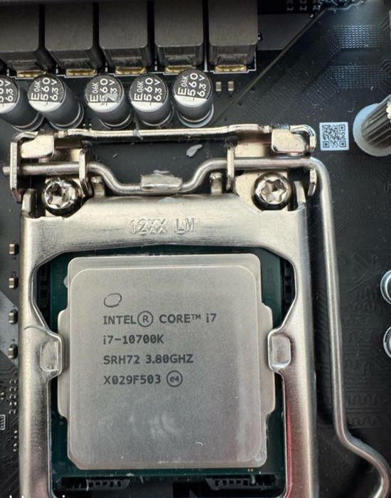 Pack Gaming: MSI MAG Z490 Tomahawk + Intel i7-10700K + 32GB RAM Corsair + Bloco EK-Velocity