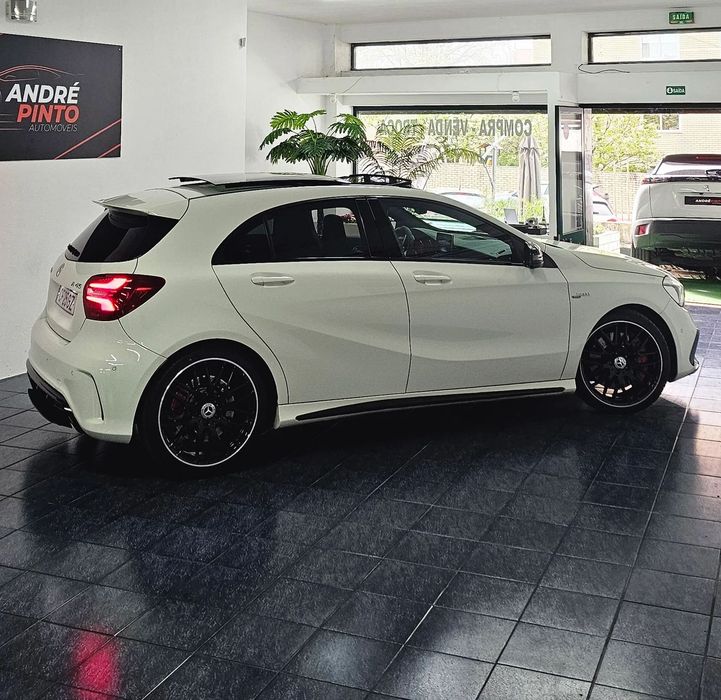 Mercedes-Benz A 45 AMG 4Matic Speedshift 7G-DCT Yellow Night Edition foto 4