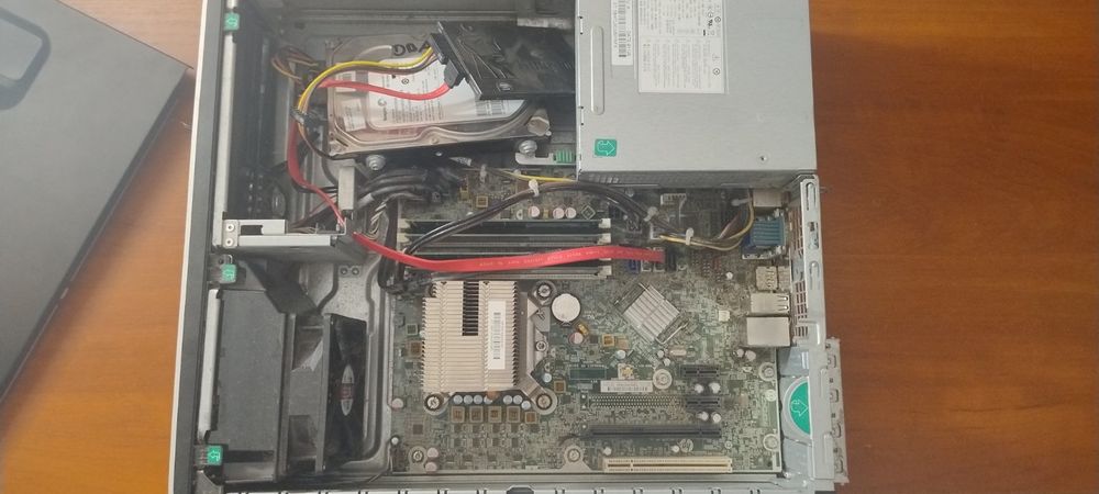 Офисный компьютер с монитором