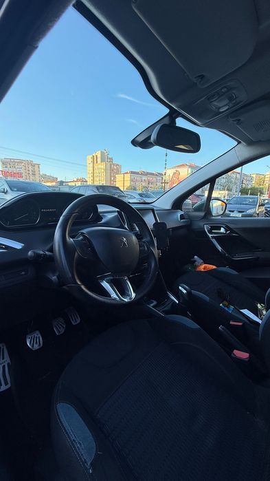 Peugeot 208 1.2 VTi Allure — fotografia 3