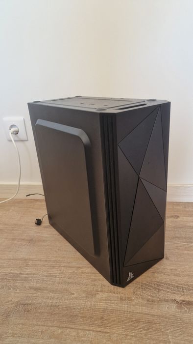Caixa de computador com janela preta