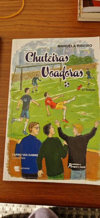 conjunto de quatro livros  para jovens