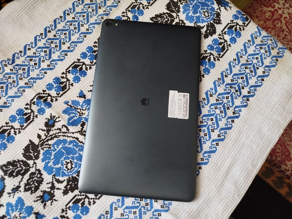 Великий 10" планшет Huawei. Є SIM та 4G. Стан ідеальний робочий Хуавей