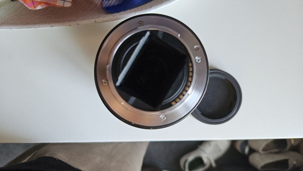 Lente Sony 24-70mm f/3.5-5.6 OSS