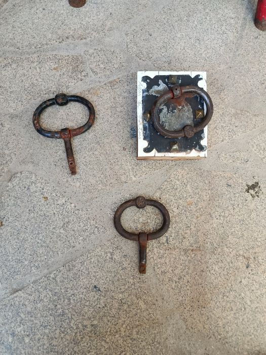 Asas de portões em ferro