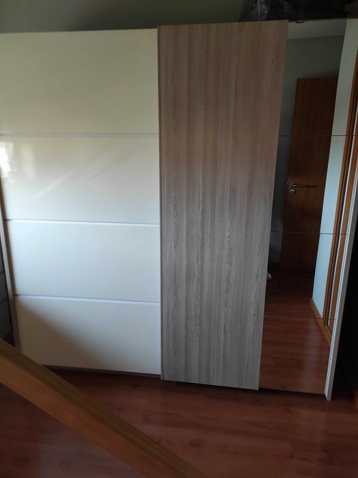 Guarda roupa em bom estado!