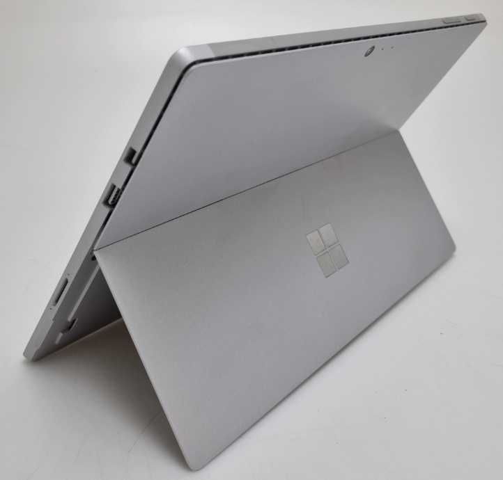 Laptop Microsoft Surface Pro 5 w dobrym stanie