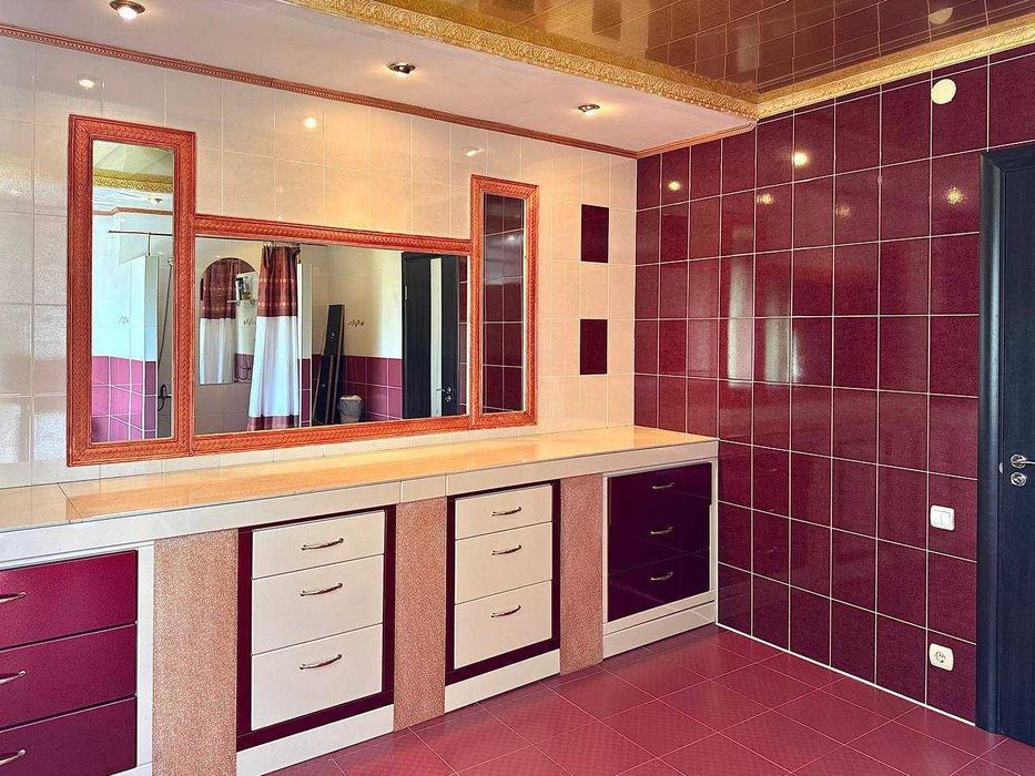 Продам просторий будинок для великої родини — передмістя Рівного.