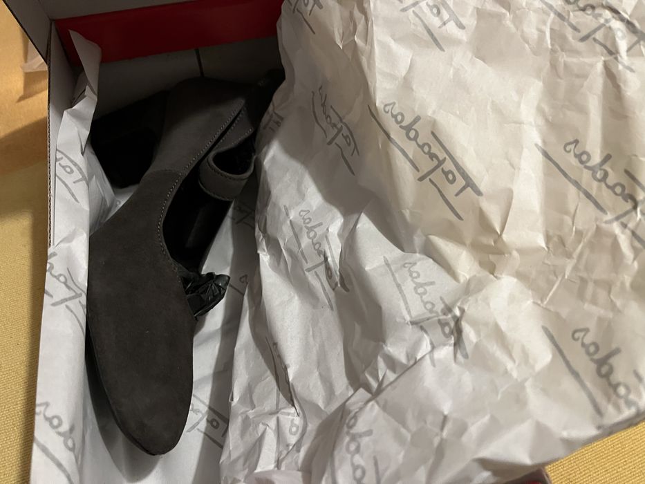 Sapatos cinza NOVOS