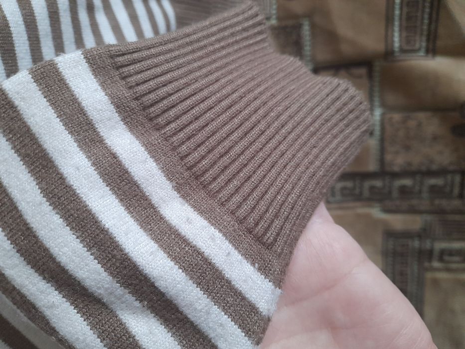 Светрик приємний на дотик