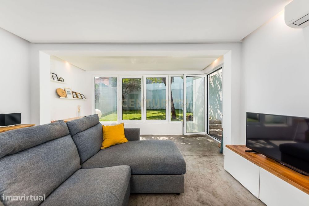 Moradia T2 Renovada com Jardim, Cave e Terraço | Viva o melhor de Belé