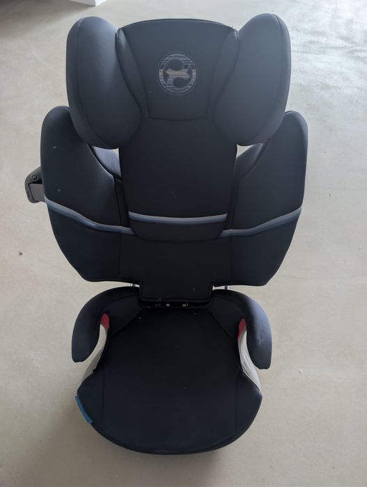 Cadeira auto infantil CYBEX com sistema ISOFIX e proteção contra impactos laterais.