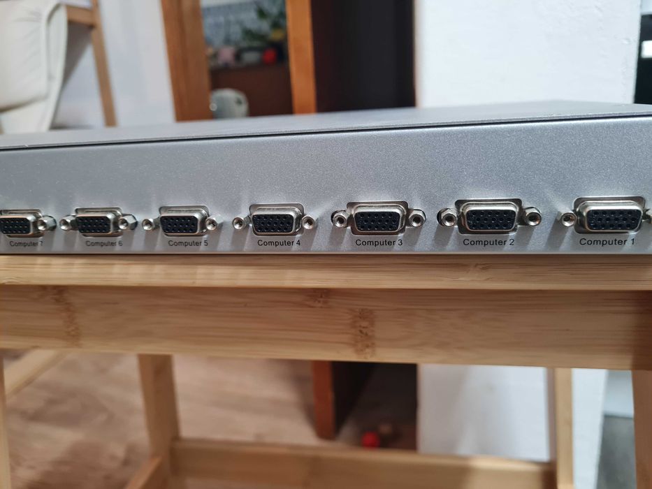 LINDY KVM IP Switch Combo 8 (No. 39523) — com cabos para 8 PCs