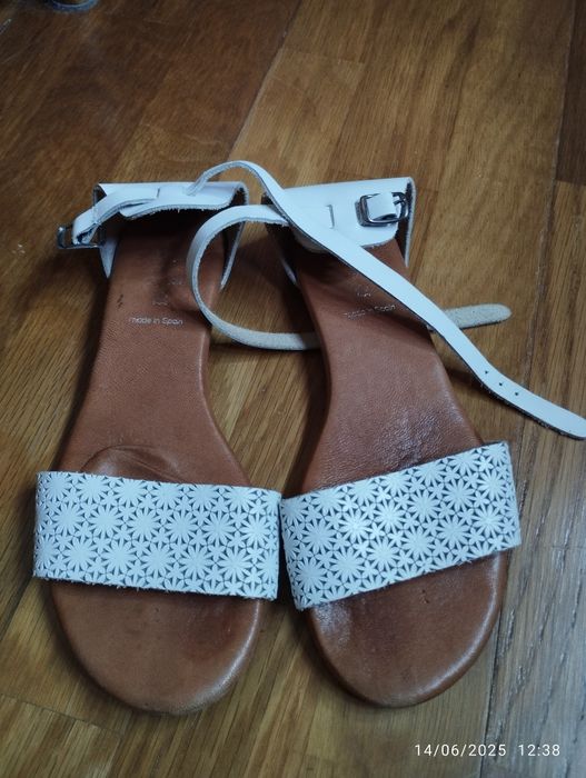 Sandálias brancas
