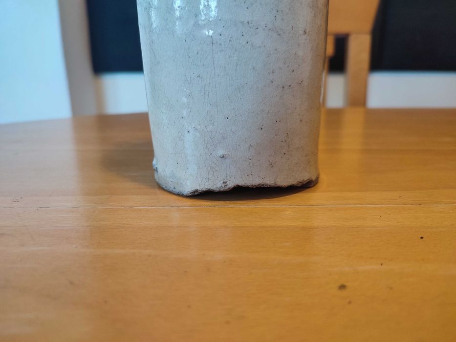 Butelka ceramiczną z tłoczeniem, oryginalnym zamknięciem