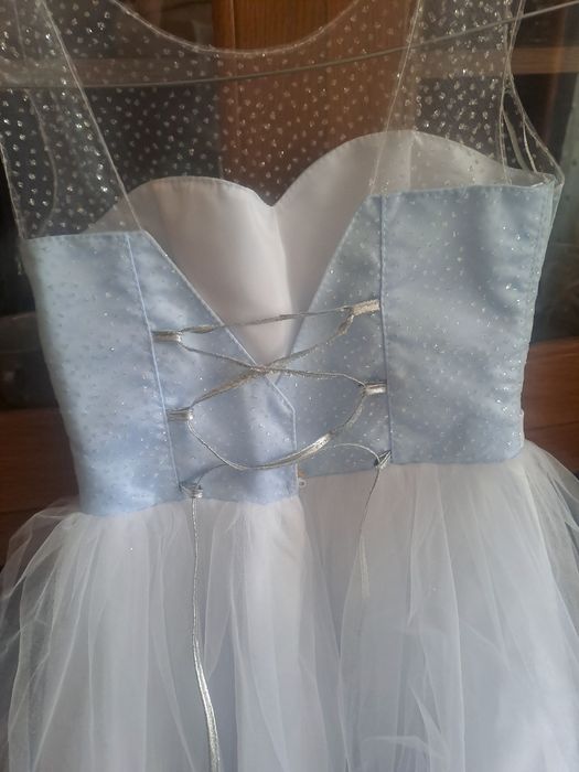 Гарна сукня на дівчинку