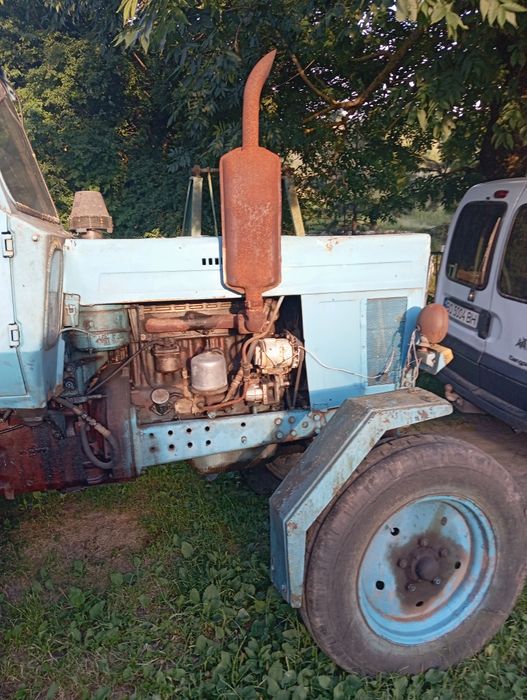Продам МТЗ 82 в непогані якості (мінуси почало підспускати колесо, і салон в погані якості)
