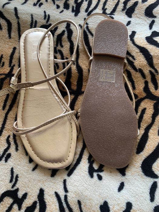 Босоніжки жіночі