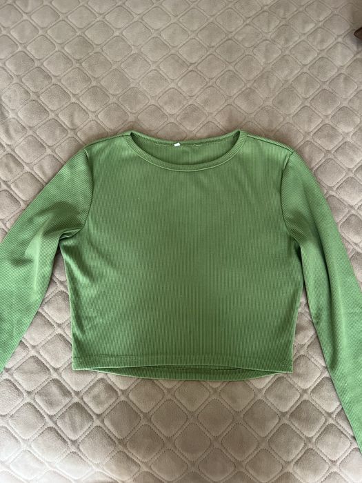 Легка кофтина приємного кольору