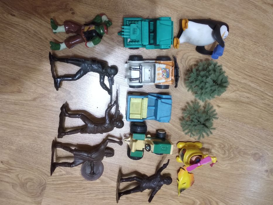 Продам игрушки конницу.