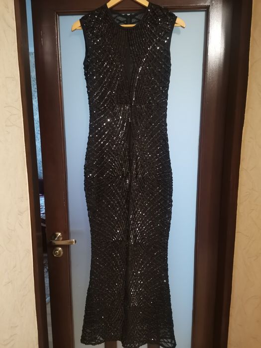 Чорна вечірня сукня