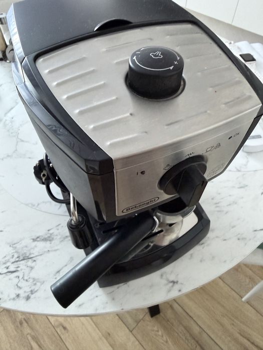 Кавоварка DeLonghi EC 156.B / Надійна ріжкова еспресо-машина