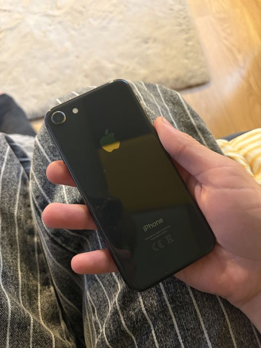Telefon IPhone 8
