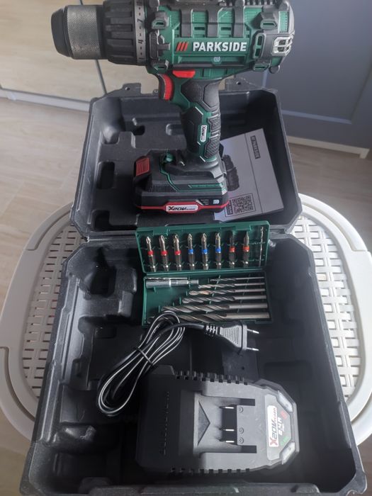 Parafusadeira e Furadeira  Profissional +Bateria. Nova