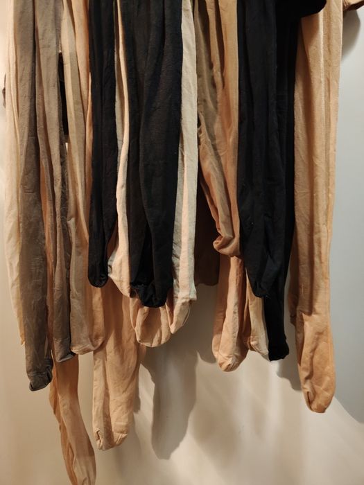 Rajstopy damskie cienkie błyszczące używane i nowe. Cieliste i czarne