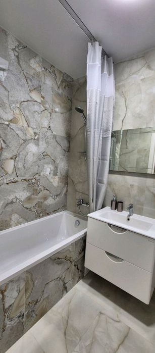 Сдам Беленькую 1-ком квартиру Каманина /Литературная 
Жк Литературный.