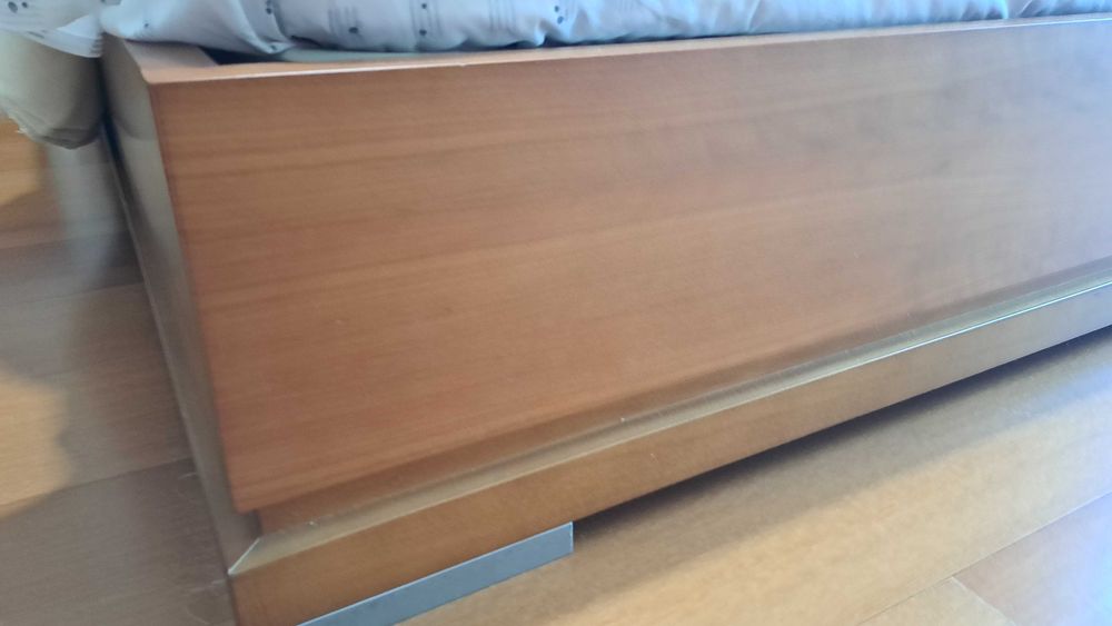 Cama 160x200 em Cerejeira com Arrumação Elevatória
