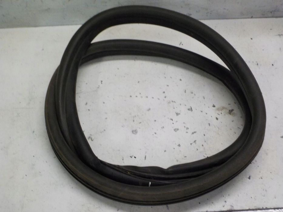 ACTROS MP4 USZCZELKA SCHOWKA