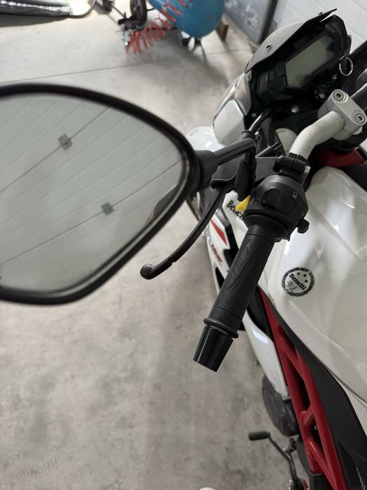 Benelli BN 125 - Cor Branco - Menos de 2400km