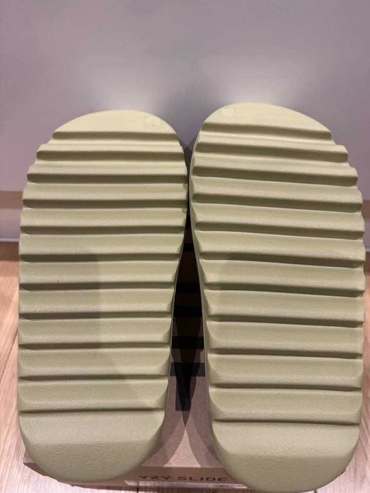 adidas Yeezy Slide / 38
