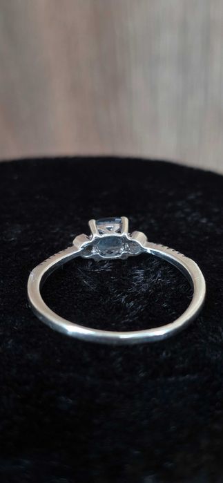 Wyrób Jubilerski Używany Pierścionek Białe Złoto Błękitny Kamień