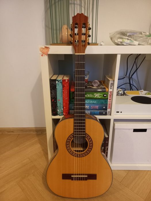gitara klasyczna w kolorze drewna + pokrowiec i zestaw strun