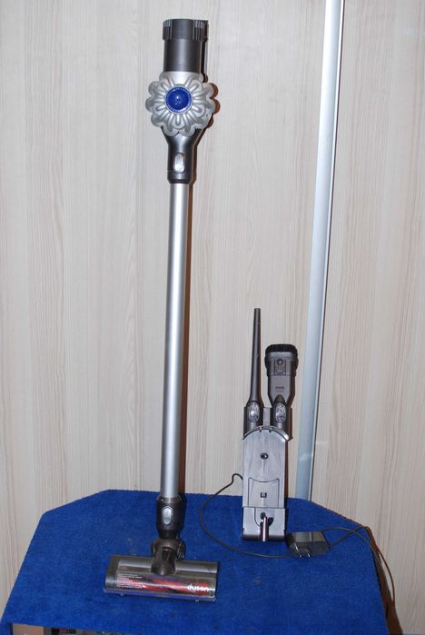 Dyson V6 odkurzacz bezprzewodowy .Komplet .