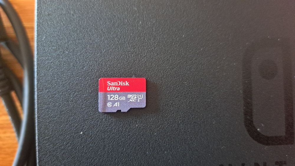 Nintendo Switch (completa com acessórios e caixa)