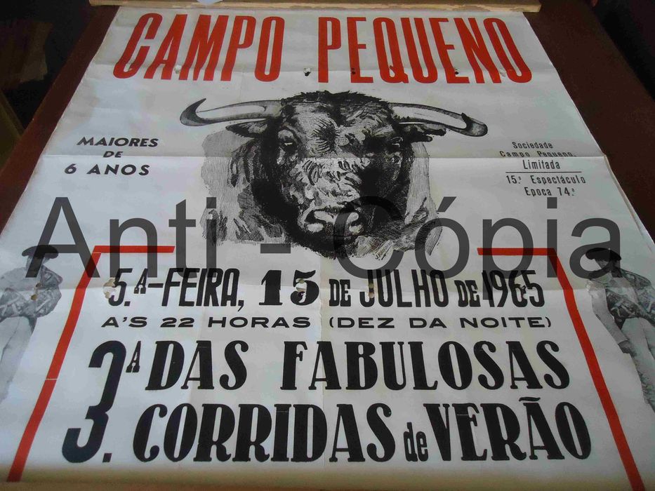 cartazes tipográficos de parede (composto por duas metades)